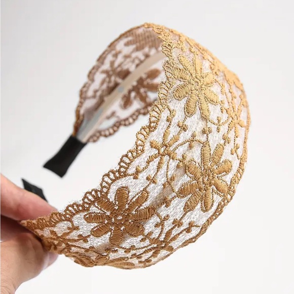 🎄3 for $23🎄Golden Brown Elegant Lace Floral Headband - Picture 2 of 4